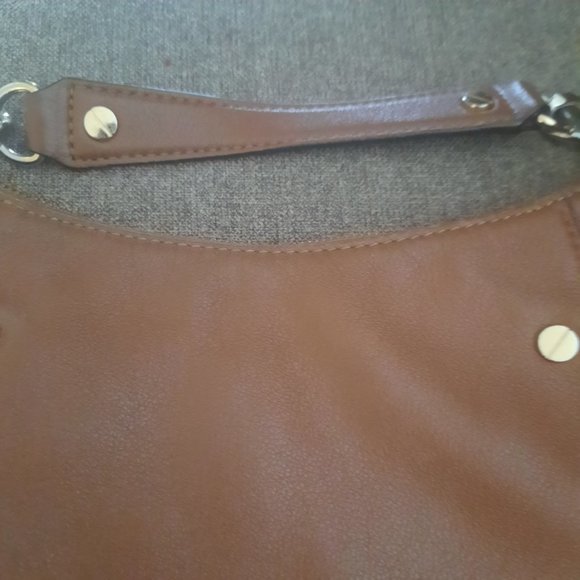 Micheal Kors Tan Leather Charm Tassel Gold Chain Shoulder Bag - Picture 5 of 7